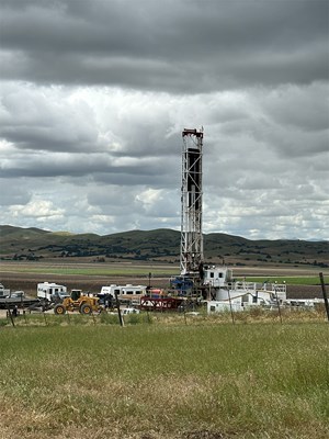 oil rig on Californian discovery well